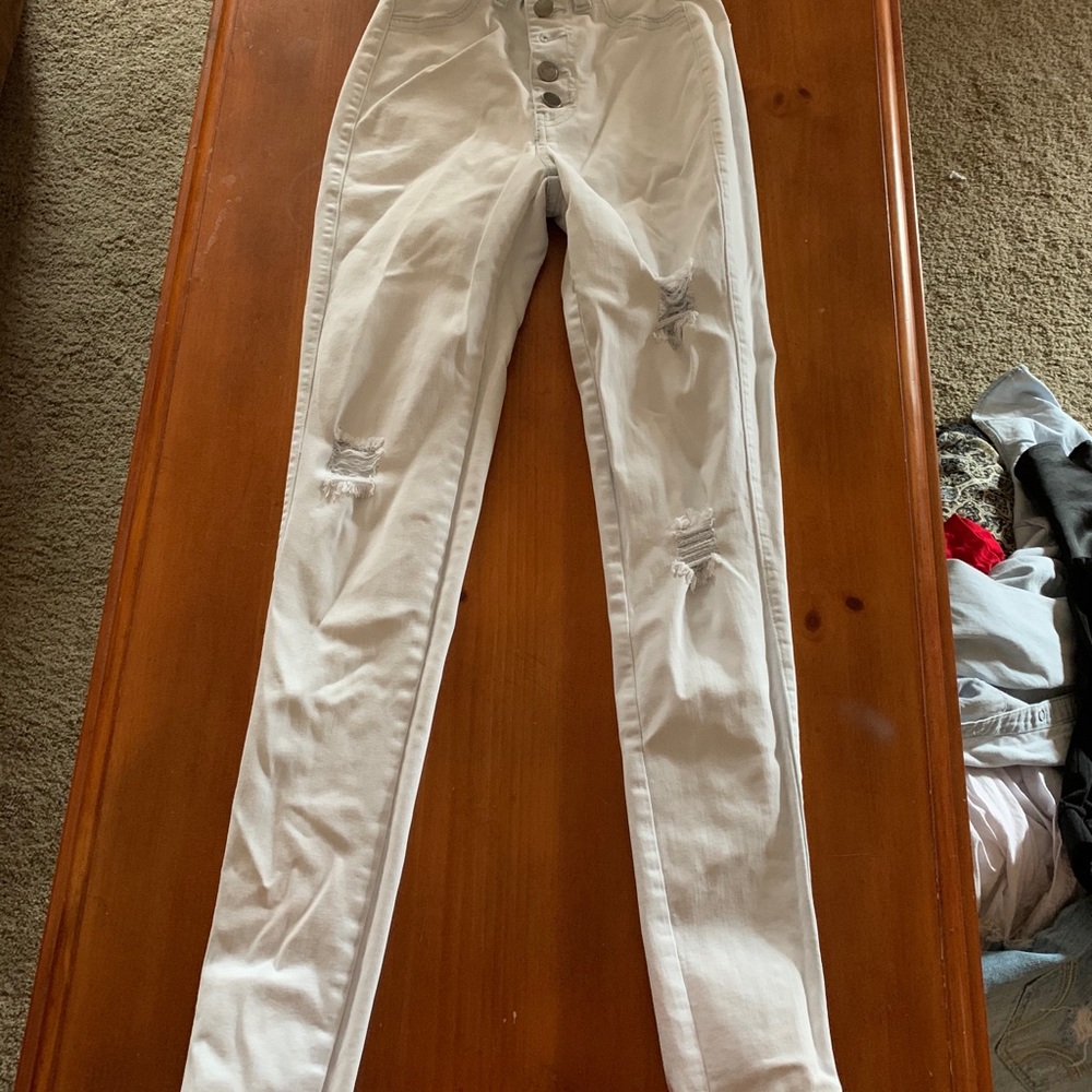 Distressed skinny jeans